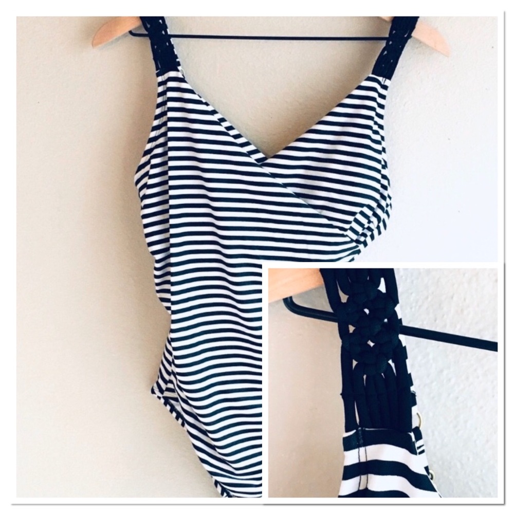 Black and White Striped One Piece Strap Details